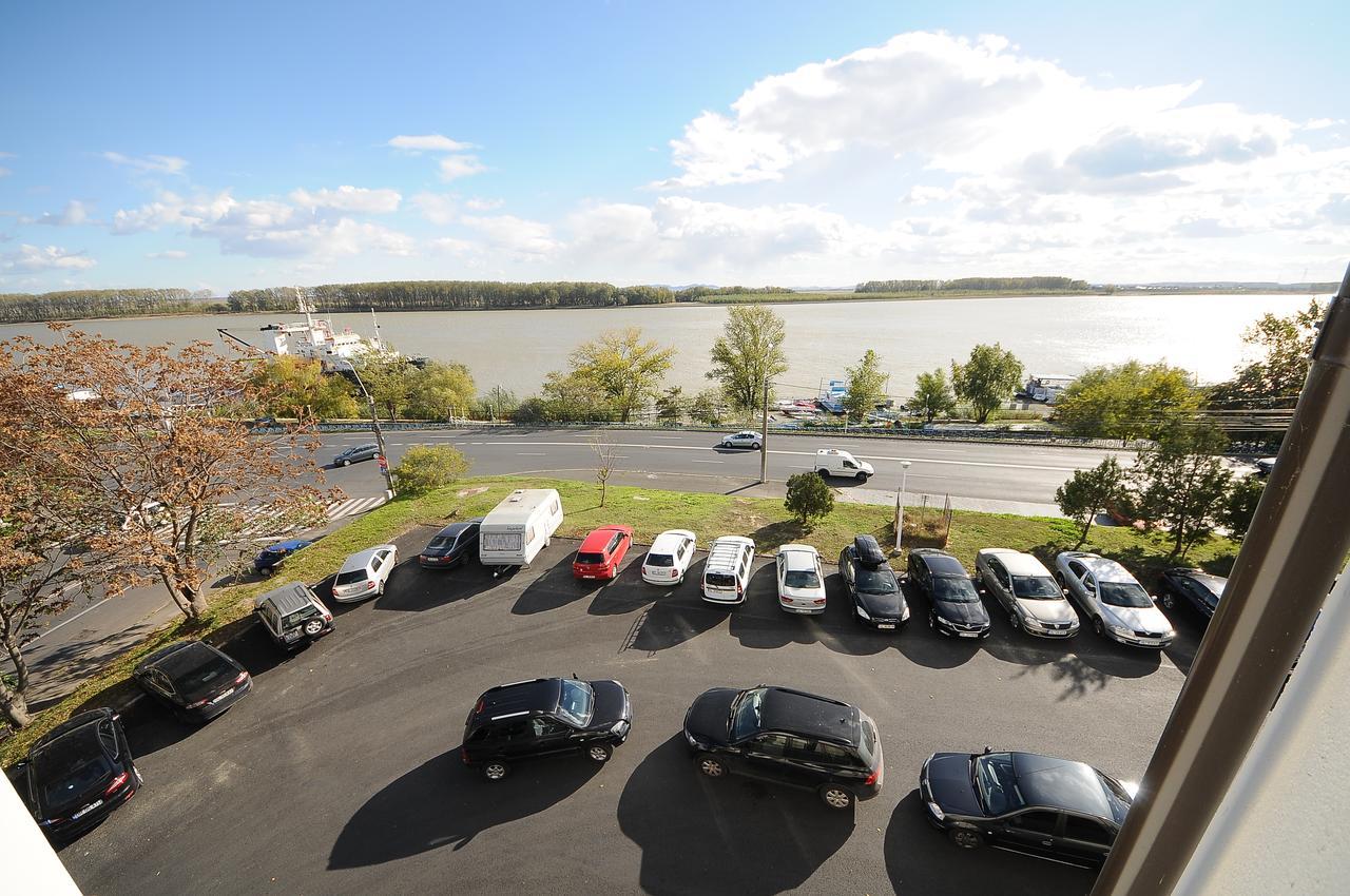 Citadel Aparthotel Galaţi Exteriör bild