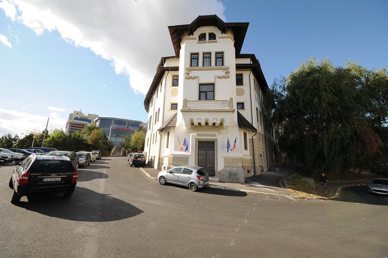 Citadel Aparthotel Galaţi Exteriör bild