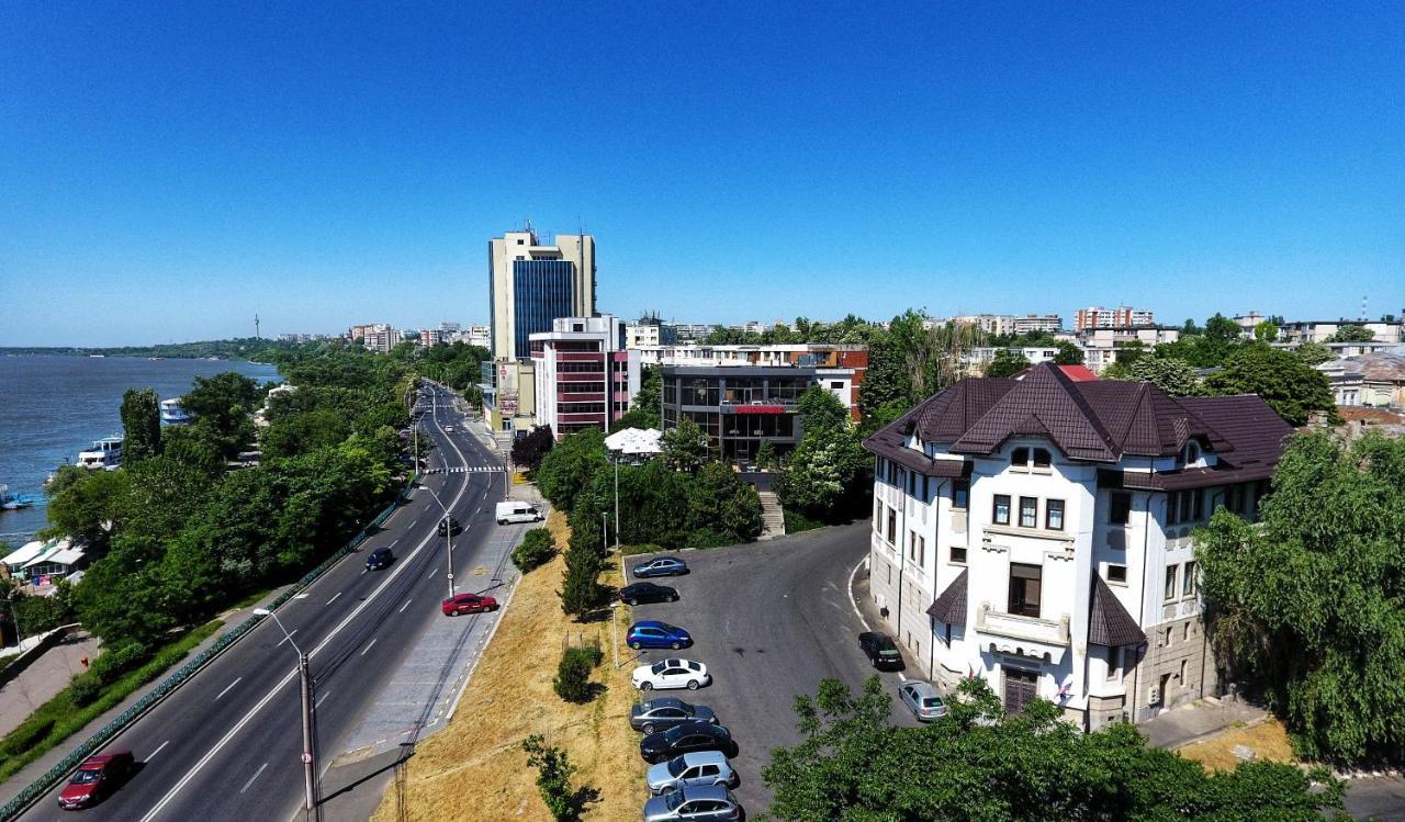 Citadel Aparthotel Galaţi Exteriör bild